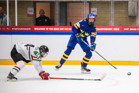 Franciska Kiss-Simon of Hungary  and Sara Hjalmarsson of
