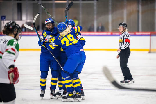 Maja Nylén-Persson and  Linnea Johansson of Sweden