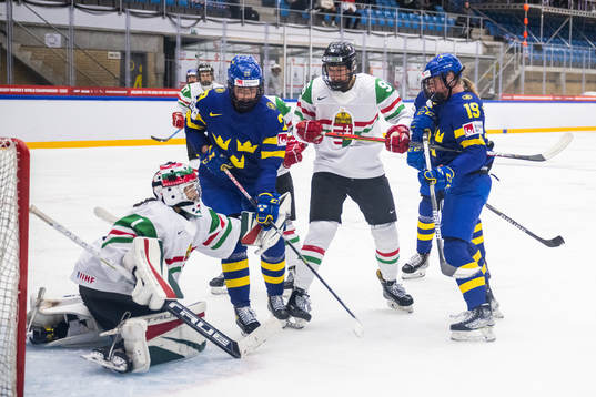 goaltender Aniko Nemeth and Sarah Knee of Hungary against