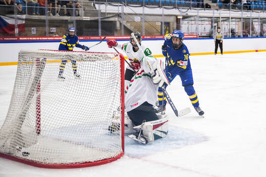 Linnea Johansson of Sweden scores 1-2