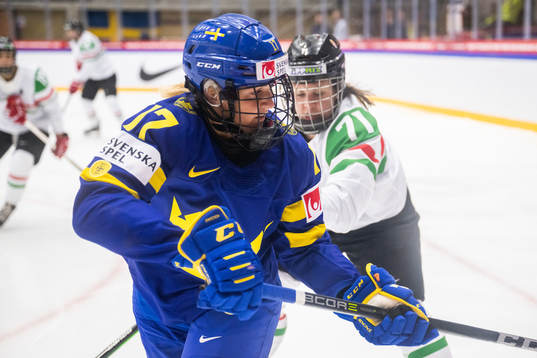 Sofie Lundin of Sweden and Fruzsina Mayer of Hungary
