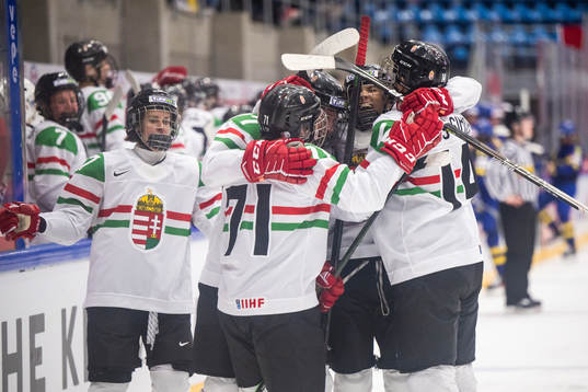 Franciska Kiss-Simon of Hungary celebrates with teammates