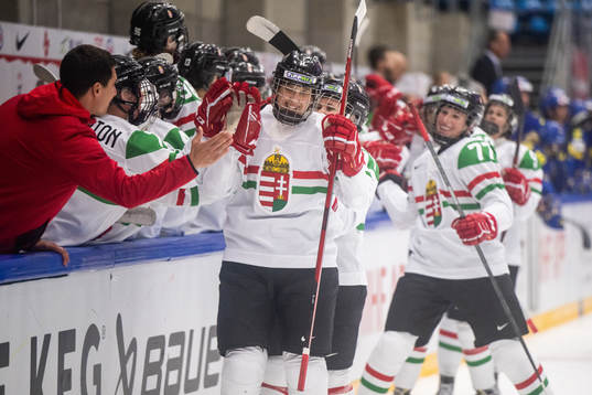 Franciska Kiss-Simon of Hungary celebrates with teammates