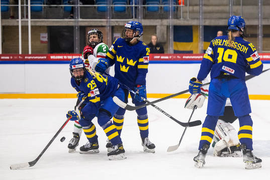 Olivia Carlsson and Hanna Olsson of Sweden