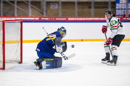 goaltender Ida Boman of Sweden against Emma Kreisz of