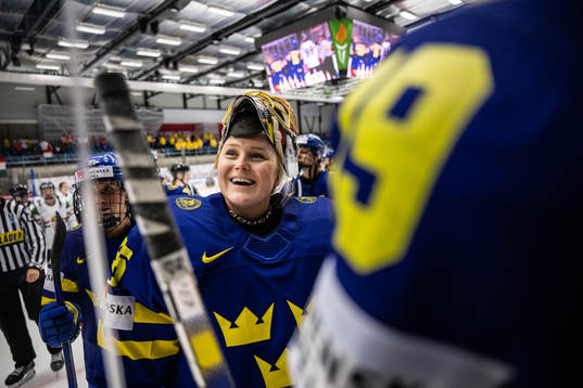 goaltender Ellen Jonsson of Sweden