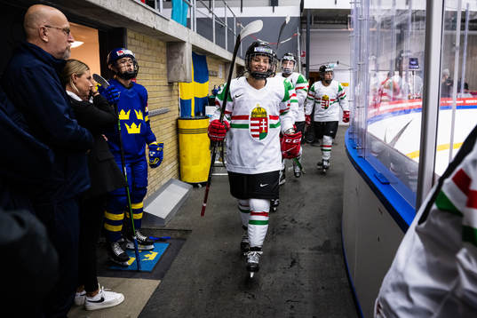 Linnea Johansson of Sweden and Petra Szamosfalvi of Hungary