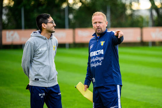 Tränare Richard ”Kalle” Ringhov i samtal med