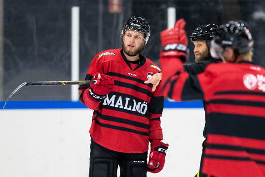 Kristian Vesalainen och assisterande tränare Mathias