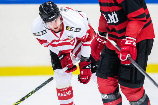 Carl Persson har ont
