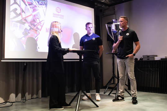 Roger Rönnberg, head coach, and Max Friberg of Frölunda