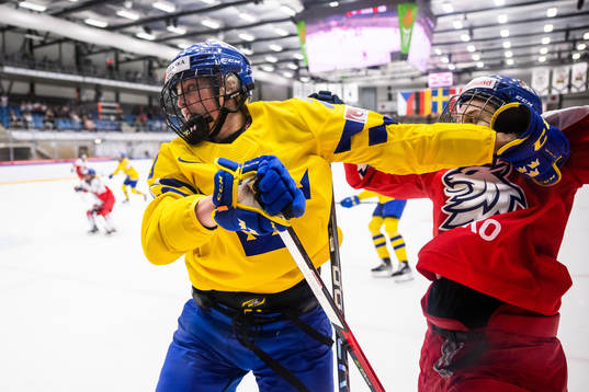 Olivia Carlsson of Sweden and Daniela Pejsova of Czech