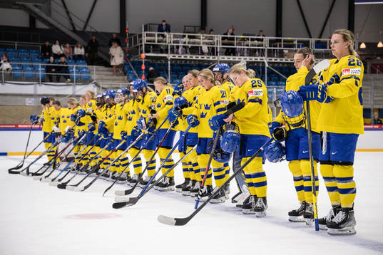 Players of Sweden looks dejected