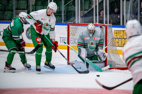 Rögles Adam Edström och målvakt Calle Clang