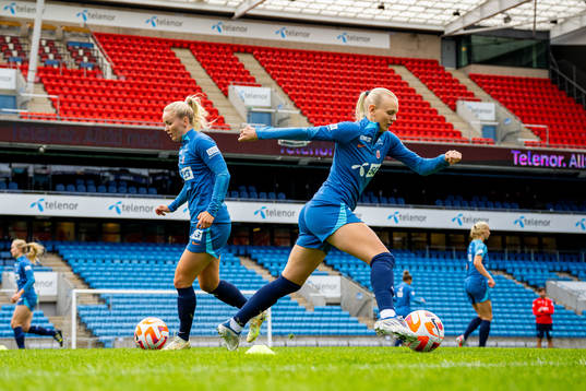 Anna Jøsendal and Karina Sævik of the Norwegian women's