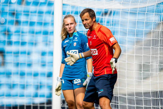 Goalkeeper Sunniva Skoglund and Jon Knudsen, goalkeeper