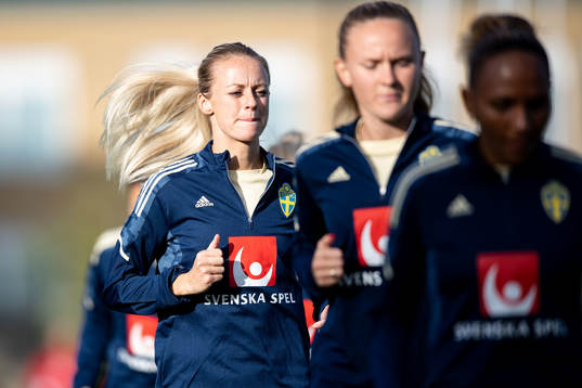 Bläddra bland fler bilder av FIFA Women's World Cup Qualifier, Sweden, training