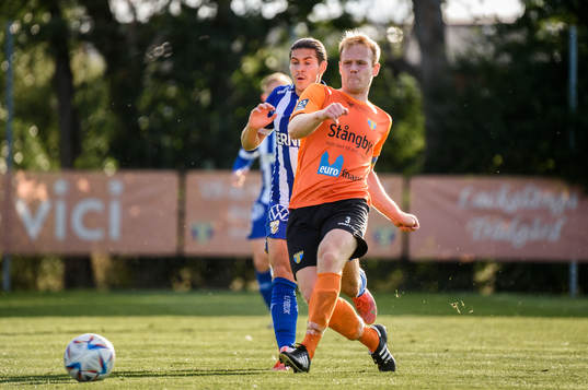 IFK Göteborgs Eman Markovic och Torns IFs Adam Olofsson