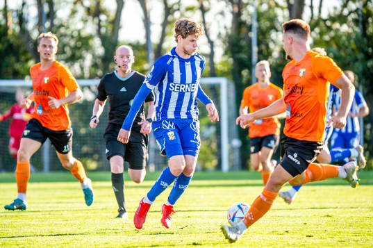 IFK Göteborgs Gustaf Norlin mot Torns Kevin Robért