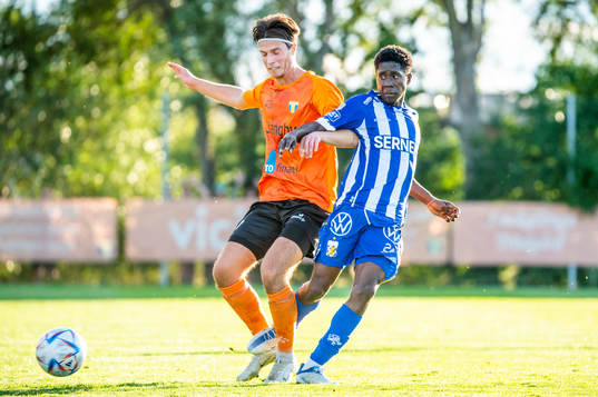 Torns Joakim Engström mot IFK Göteborgs Abundance Salaou