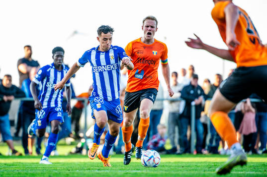 IFK Göteborgs Hussein Carneil mot Torns Adam Olofsson