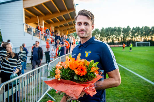 Tidigare lagkapten Niklas Nilsson tackades av