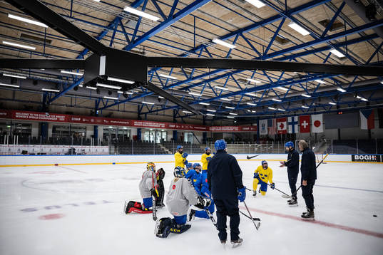 Ulf Lundberg, head coach and players of Sweden at a