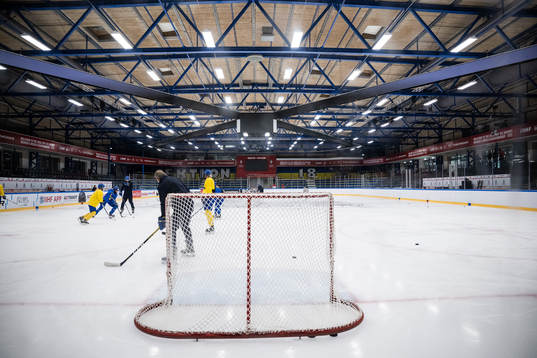 Players of Sweden in KVIK Hockey Arena at a practice session