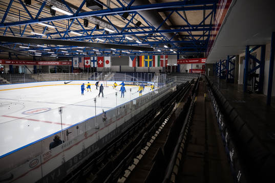 Players of Sweden in KVIK Hockey Arena at a practice session