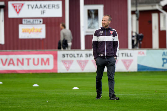 Tvååkers tränare Pierre Krantz före fotbollsmatchen i