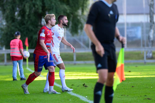 Tvååkers Johan Lassagård och Kalmars Filip Sachpekidis