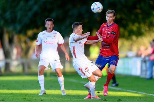 Kalmars Kevin Jensen och Tvååkers Eric Nilsson