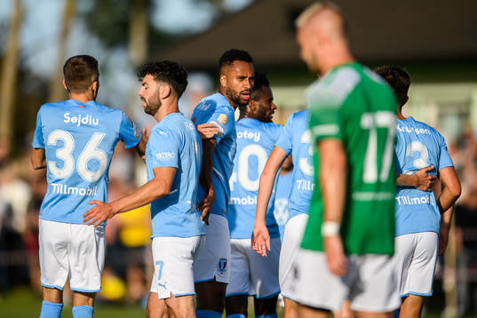 Malmö FFs Isaac Kiese Thelin jublar med lagkamrater