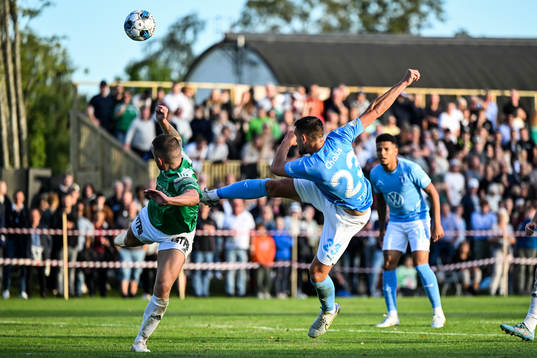 Brålandas Marcus Andersson och Malmö FFs Matej Chalus