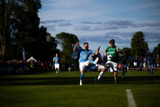 Malmö FFs Patriot Sejdiu och Brålandas Niclas Bengtsson