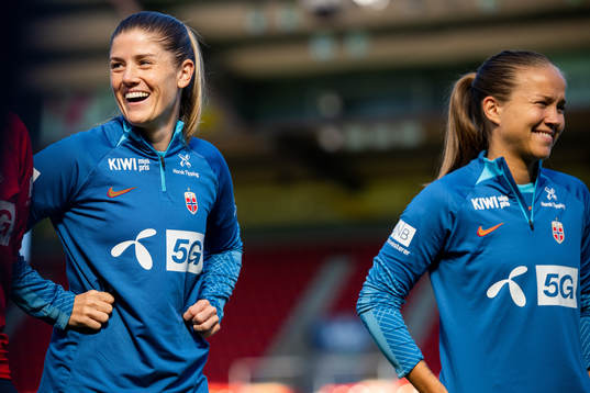 Maren Mjelde and Guro Reiten of the Norwegian women's
