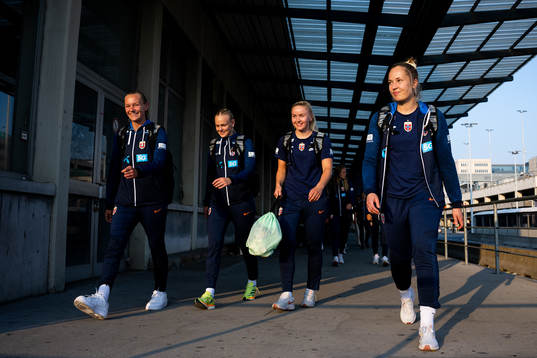 Frida Maanum, Karina Sævik, Anna Jøsendal and goalkeeper