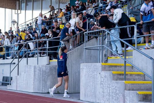 Kosovare Asllani leaves