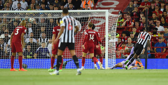 Alexander Isak of Newcastle United scores 0-1