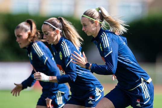 Hanna Wijk, Kosovare Asllani and Amanda Ilestedt