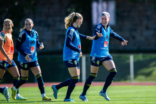 Matilda Vinberg and Olivia Schough