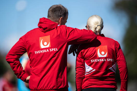 Pontus Ekblom, physio and Victoria Sandell, assistant coach