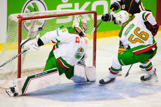Bartosz Fraszko of Katowice scores the 3-1 goal behind