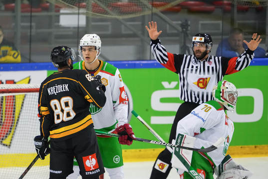 Patryk Krężołek of Katowice and William Wallinder of