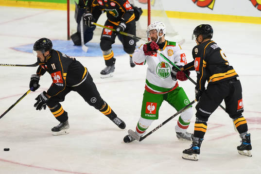 Riley Sheen of Rögle and Christian Blomqvist of Katowice