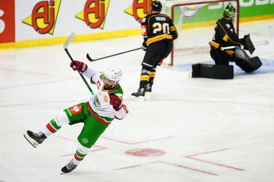 Riley Sheen of Rögle celebrates