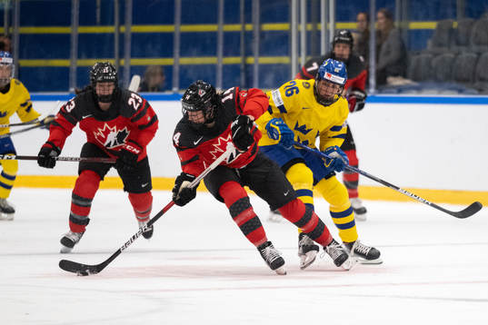 Renata Fast of Canada and Hanna Olsson of Sweden