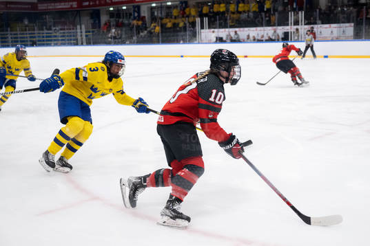 Anna Kjellbin of Sweden and Sarah Fillier of Canada