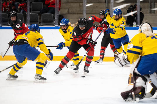 Olivia Carlsson of Sweden and Jessie Eldridge of Canada