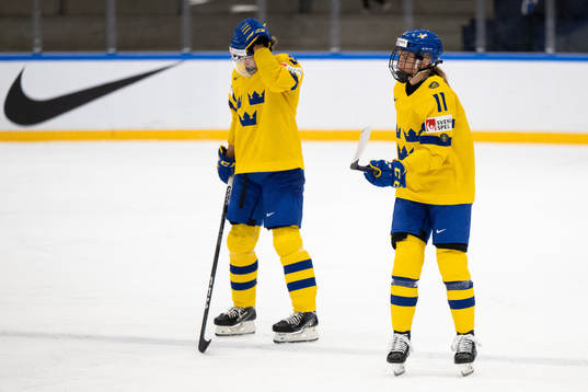 Jessica Adolfsson and Josefin Bouveng of Sweden looks